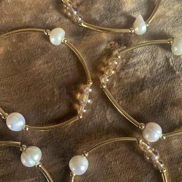 Stackable 5 pearl bracelets - Picture 3 of 3